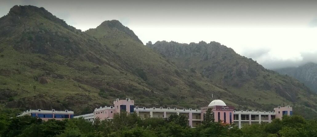 loyolainstitutecover College Duniya Bharat