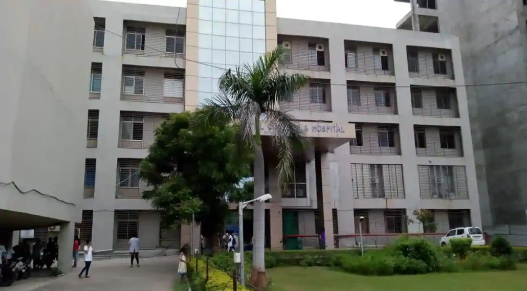 governmentdentalcollegeandhospitalcivilhospitalroadahmedabadhospitalsdopin College Duniya Bharat